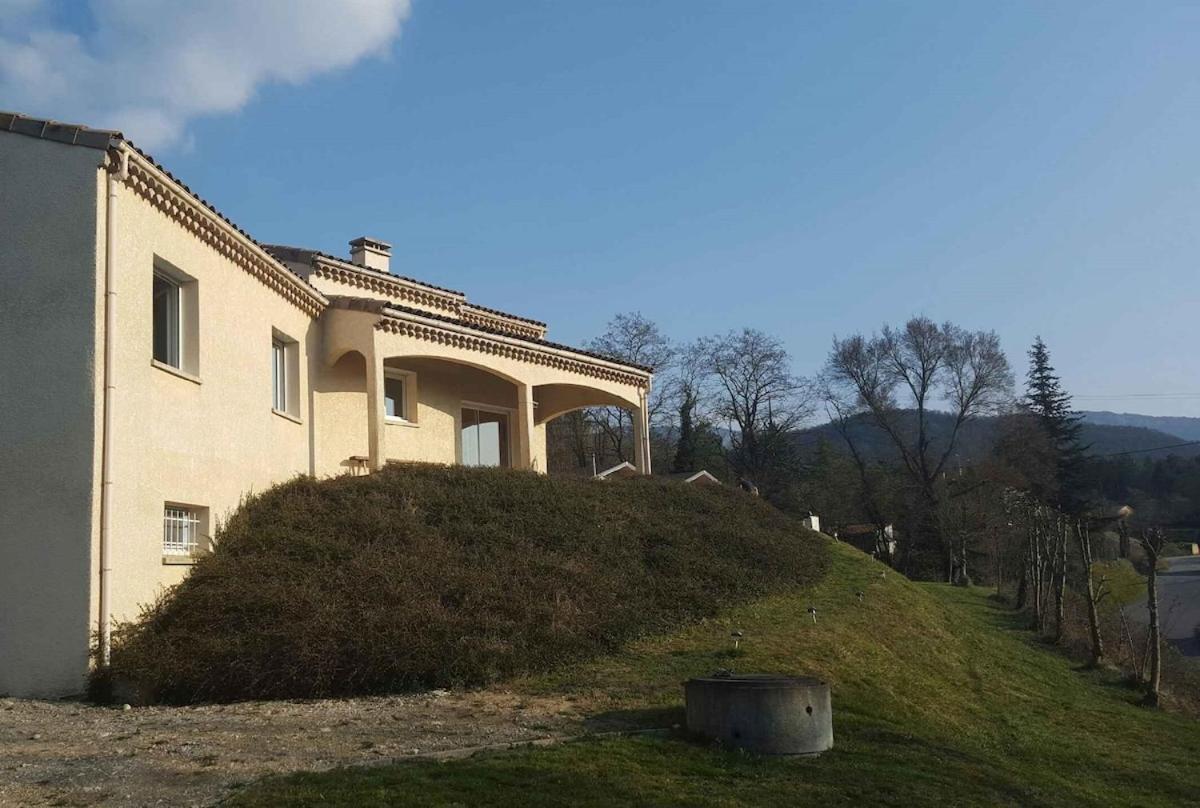 Maison De Vacances Avec Ses Petits Chalets Aouste-sur-Sye Esterno foto