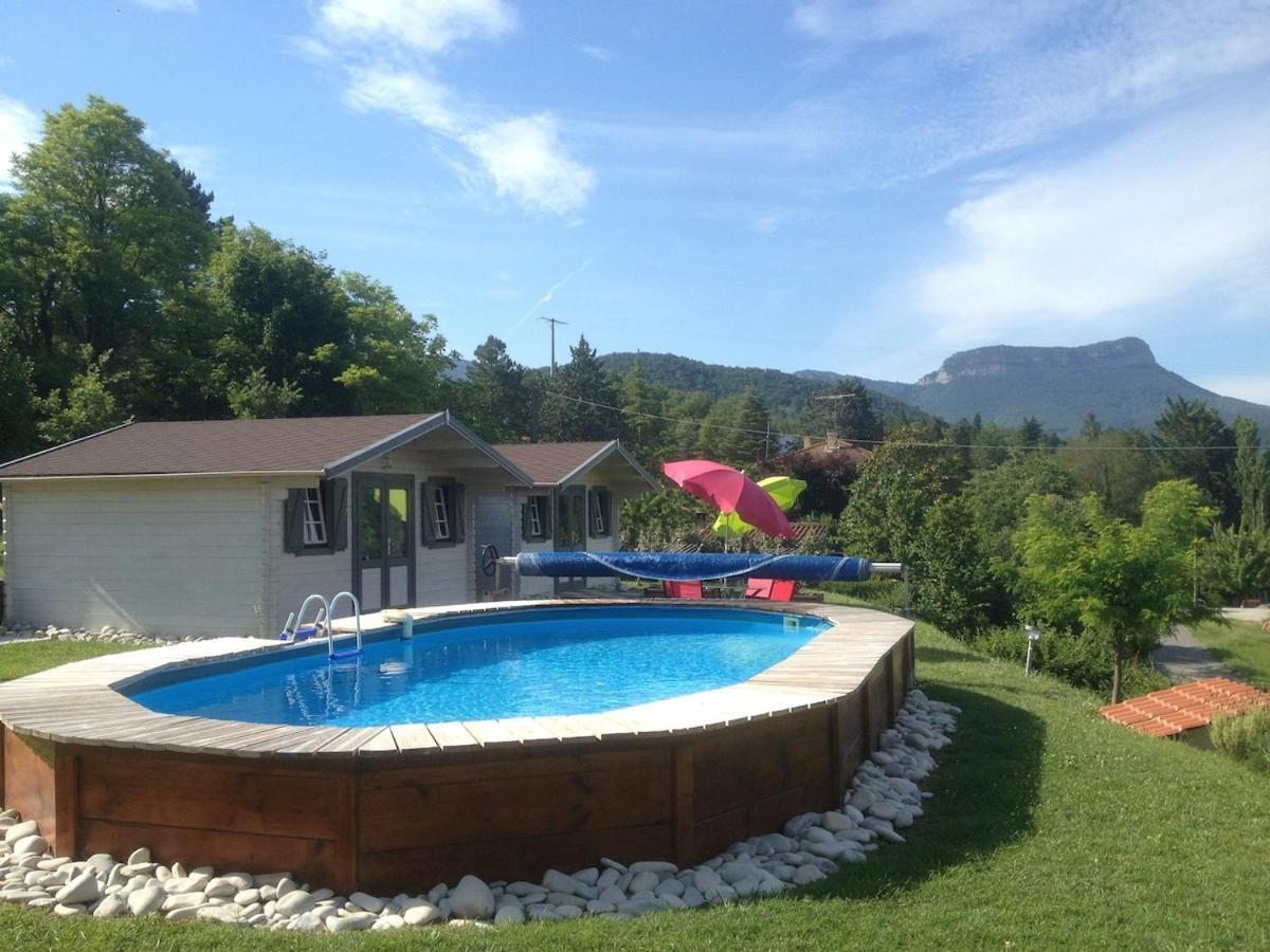 Maison De Vacances Avec Ses Petits Chalets Aouste-sur-Sye Esterno foto