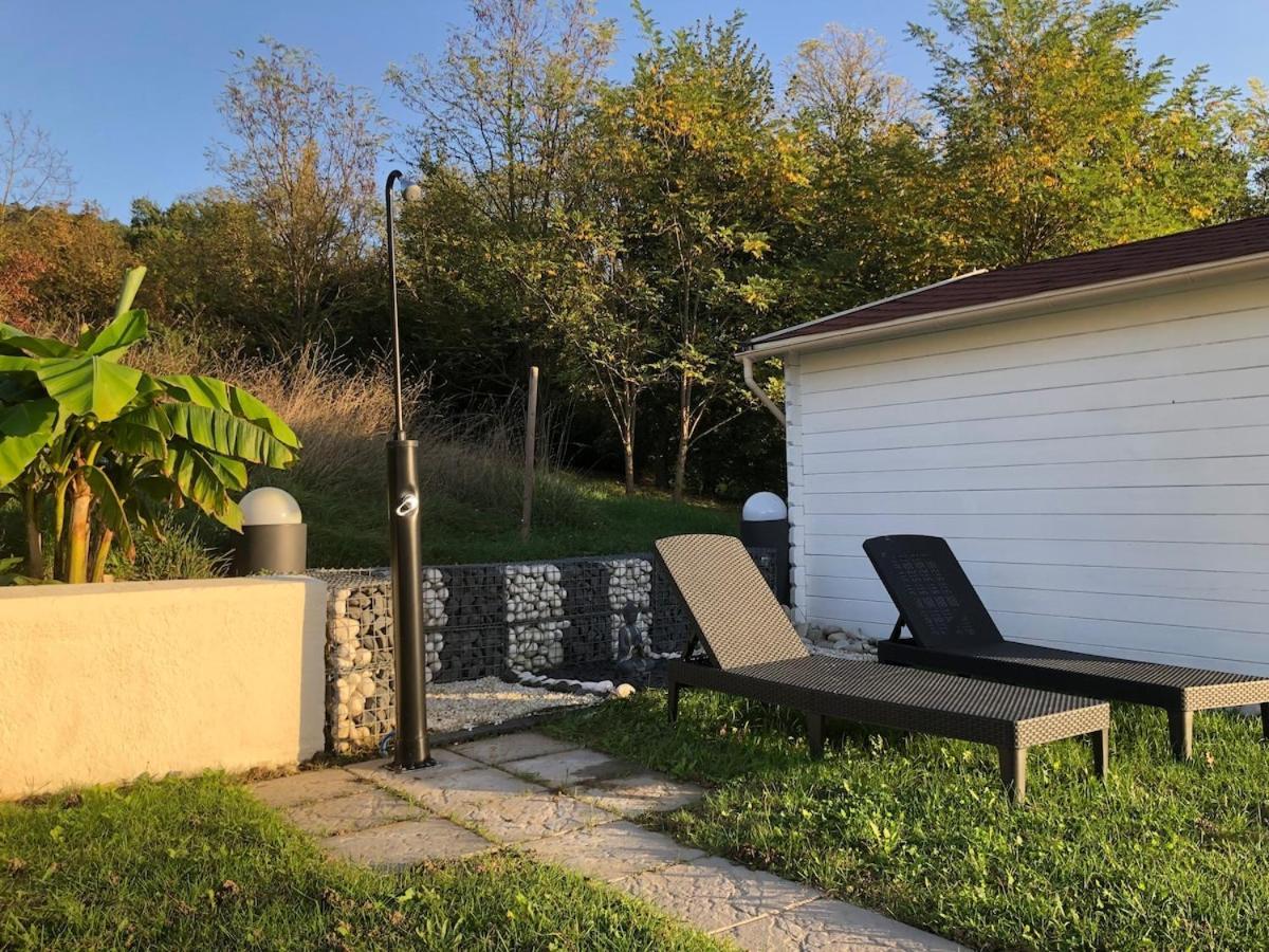 Maison De Vacances Avec Ses Petits Chalets Aouste-sur-Sye Esterno foto