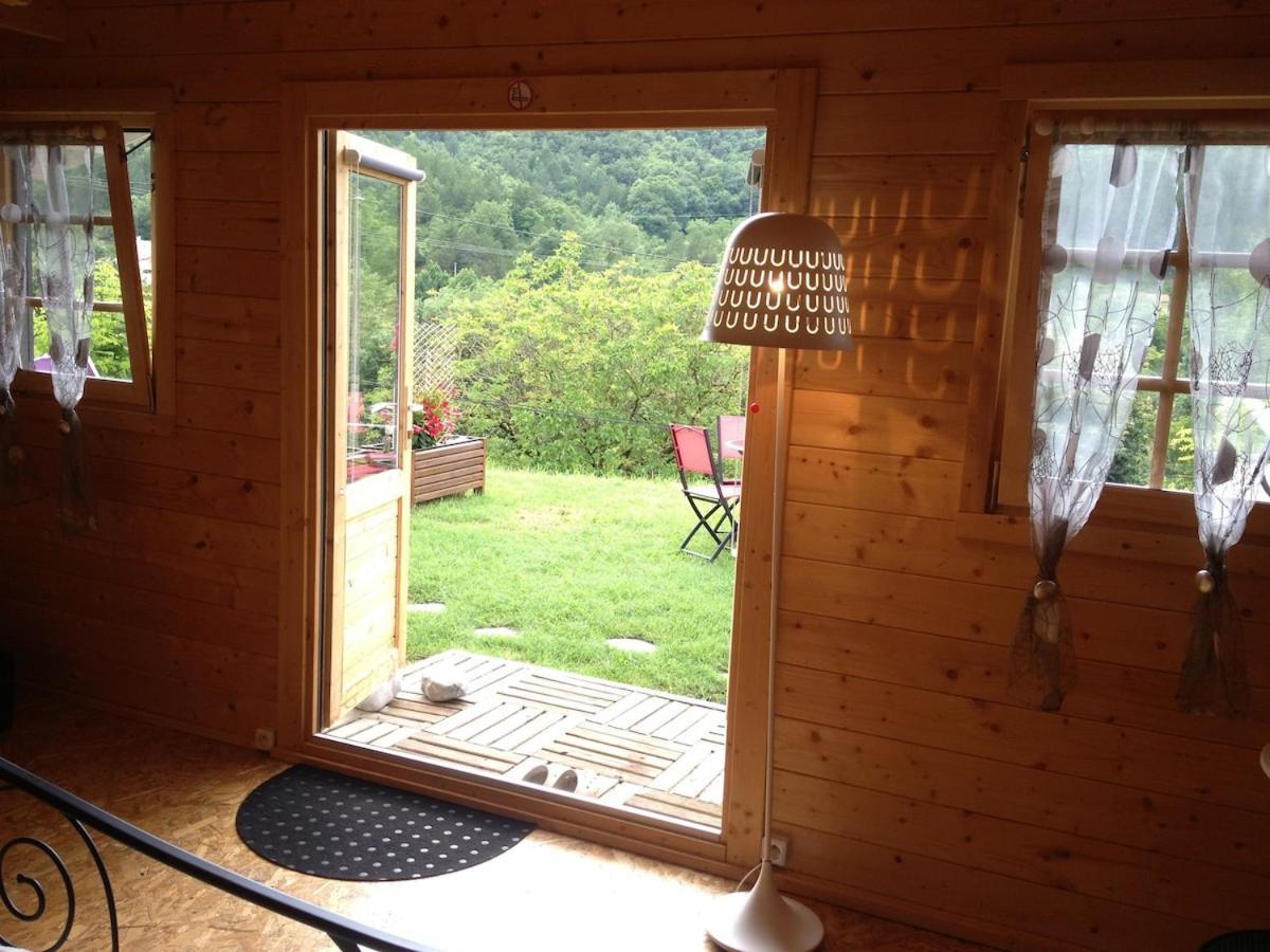 Maison De Vacances Avec Ses Petits Chalets Aouste-sur-Sye Esterno foto